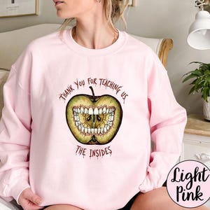 Magnus Archives Apple Teeth Sweatshirt, Tack för att du lärde oss, Gåva till Magnus Archives-fan, Skräckpodcast-fantröja bild 5