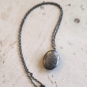 Antike Sterling Medaillon Halskette / Oval Medaillon / geätzte Silber Medaillon Halskette / Nachlass Schmuck
