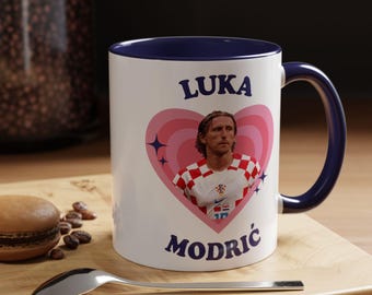 Taza retro con detalle de corazón de Luka Modric, regalo divertido para un jugador de fútbol.