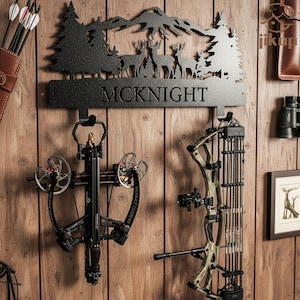 Présentoir pour arc avec nom personnalisé, crochet mural personnalisé sur le thème du cerf, support pour arc en bois de cervidé, rangement personnalisé pour matériel de tir à l'arc pour cabine rustique