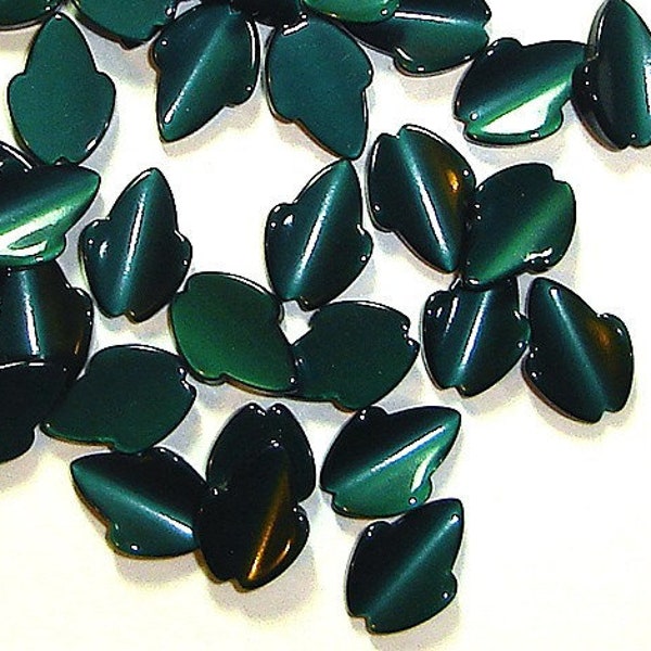 25 Vintage Lucite Leaves Petals Forrest Green 16x11 mm