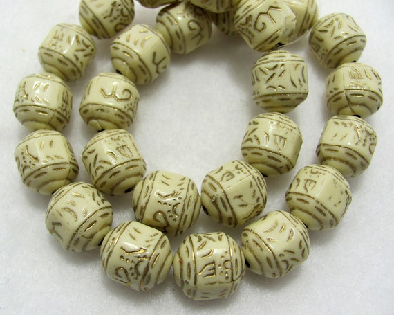 24 Vintage Carved Resin Cream with Gold Etching Beads 15x14 mm