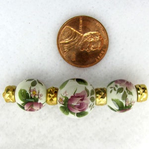 Japanese Purple Floral on White Tensha Graduated Round 3 Bead Set image 2