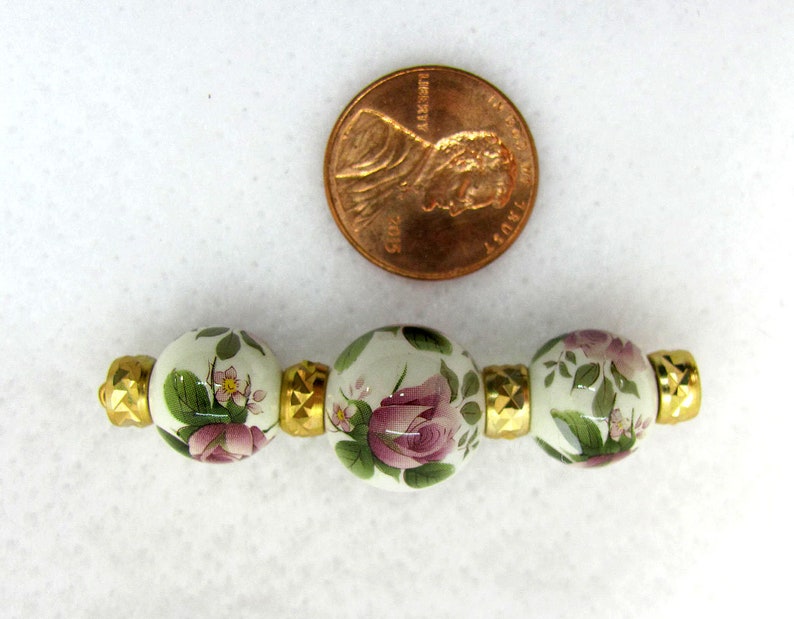 Japanese Purple Floral on White Tensha Graduated Round 3 Bead Set image 2