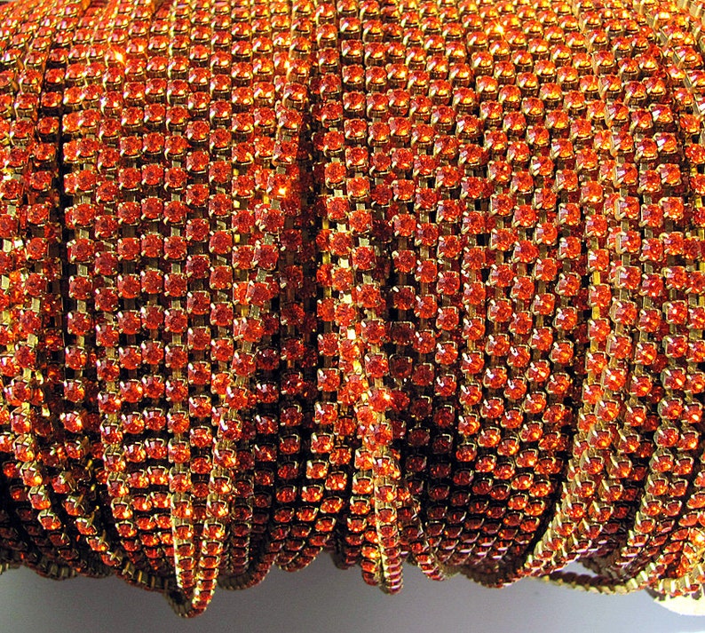 Cadena de copa de latón crudo con cristales Swarovski vintage y topacio rojo (precio por pie) imagen 2