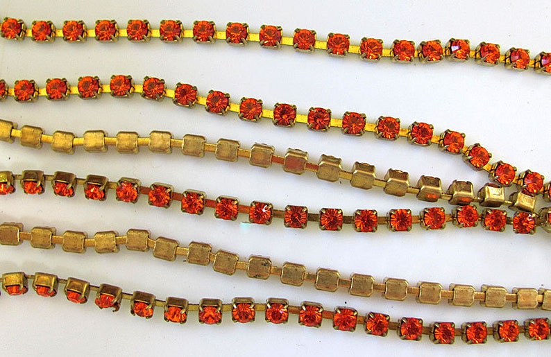 Cadena de copa de latón crudo con cristales Swarovski vintage y topacio rojo (precio por pie) imagen 4