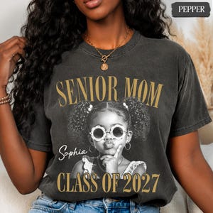 Custom Retro Senior Mom 2027 Shirt: Vintage Photo Senior Shirt, Class of 2027 Gift, Proud Family Matching Tee, High School Graduation Tee