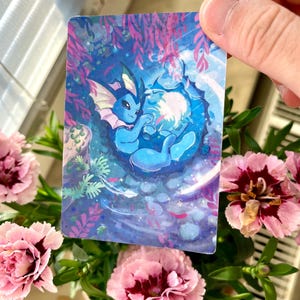 Carta inspirada em Pokémon Vaporeon da Eeveelution para sua coleção! Peça de colecionador, arte única.