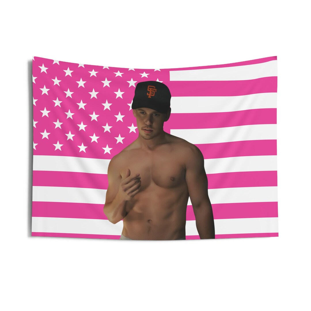 Austin Butler as Hank Thompson Shirtless Tapestries, Austin Butler Pink ...