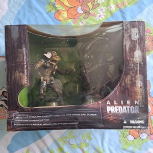 McFarlane SPAWN action figure ALIEN PREDATOR Movie Maniacs Deluxe 2 pack box set