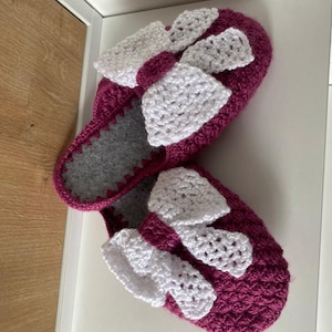 Hand-made crochet indoor slippers, original slippers, house shoes, gift for besties and sisters, personalized, custom gifts, gift ideas