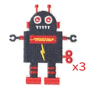 Op de afbeelding: Drie zwarte en rode robot strijkpatches met witte details. Elke patch toont een robot met een gele bliksem op zijn borst en een rode opwindsleutel aan de zijkant.