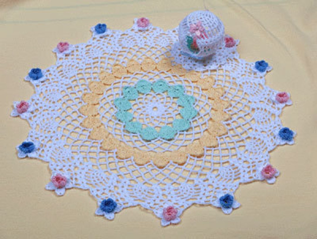 Looking for this hen doily egg holder pattern : r/crochetpatterns