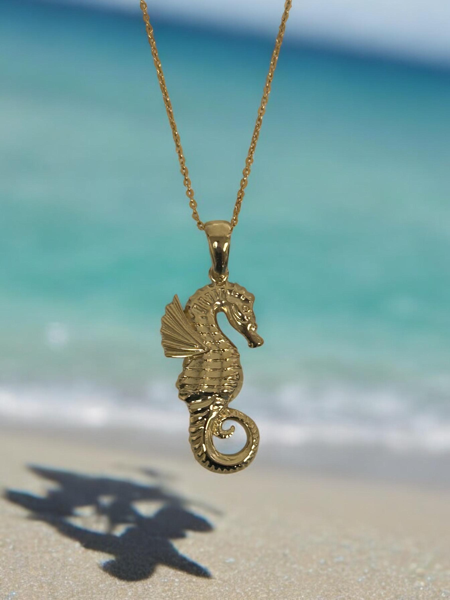 14k Solid Gold Seahorse Pendant, Unisex Stylish Seahorse Pendant