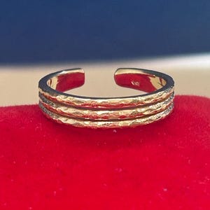 14k, 18k Solid Gold 3 Row Women&#39;s Toe Ring, Toe Ring Solid Gold, 3 Line Hammered Toe Ring, Her Toe Ring, Toe Ring for Her Toe Ring, Her Gift