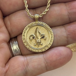14k Solid Gold Fleur De List Pendant, 26mm Solid Gold Fleur De List Pendant, 11 Grams 14K Solid Gold Unisex Fleur De Lis Pendant