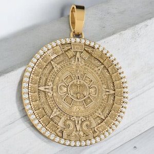Colgante de calendario maya de diamantes, colgante de calendario maya de oro macizo de 14 k, colgante de calendario maya de diamantes de laboratorio redondos, colgante unisex redondo de 32 mm