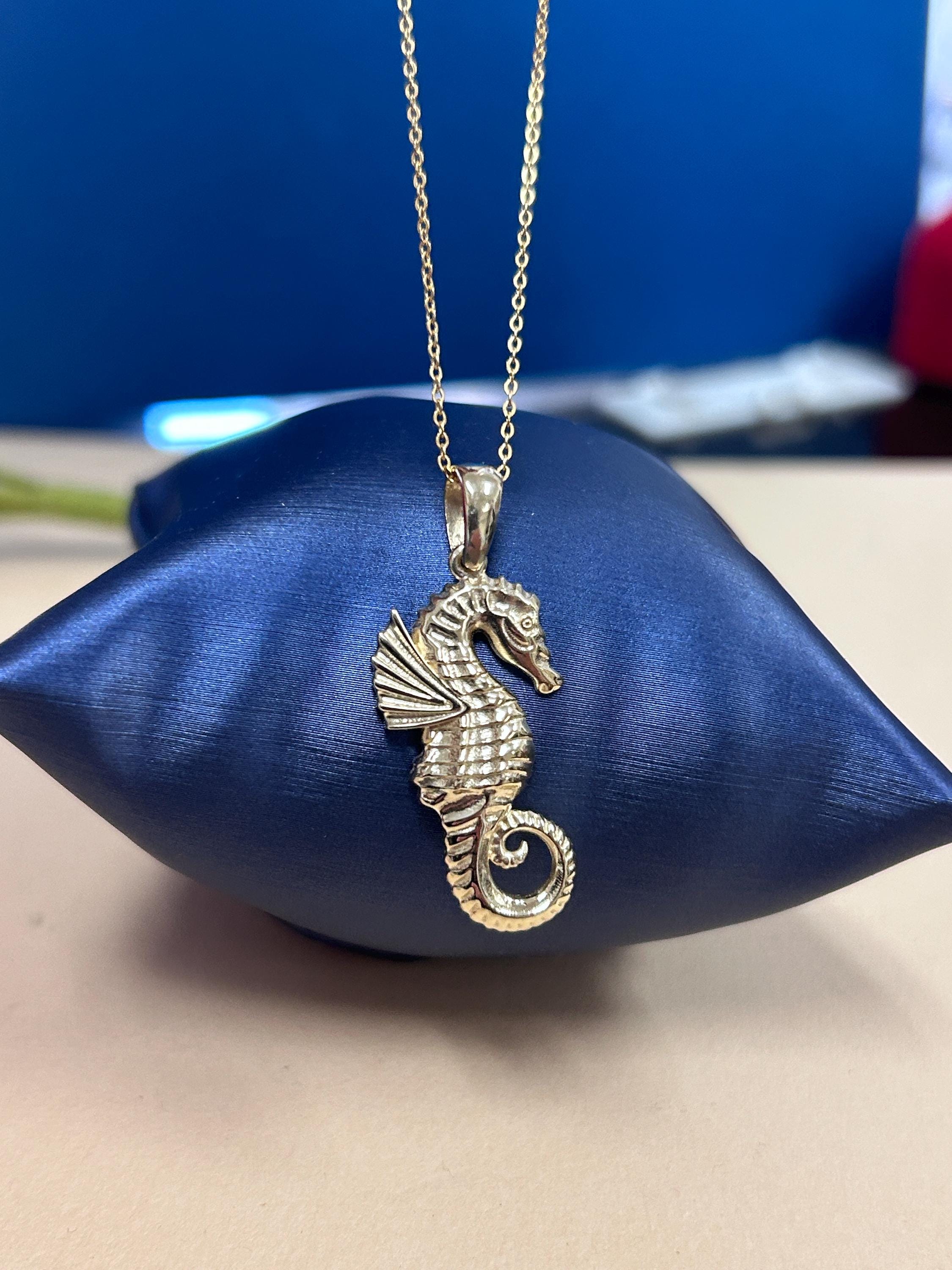 14k Solid Gold Seahorse Pendant, Unisex Stylish Seahorse Pendant