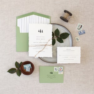 Invito di nozze bordo addobbato, invito di montagna, invito all'albero, invito rustico, verde salvia, invito di carta fatto a mano - CAMPIONE