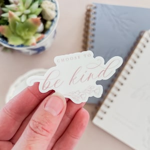 Adesivo Be Kind // Adesivo inspirador, inspiração, seja gentil, autocrescimento, adesivo para laptop, adesivo de vinil, adesivo para garrafa de água