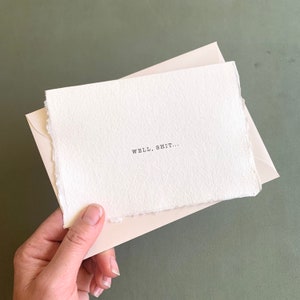 Bem, merda // cartão engraçado, cartão mínimo, Cartão Covid-19, Distanciamento Social, Coronavírus, The Rona, papel artesanal, papel com borda enfeitada