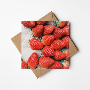 Fruitwenskaart voor zomerse verjaardag - verse aardbeien