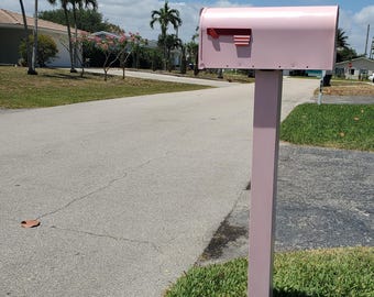 Juego de buzón pintado de rosa (poste incluido), buzón personalizado y soporte a juego, buzón rosa con poste, fácil de instalar, resistente al óxido y a los rayos UV.