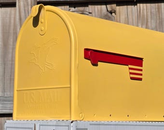 Buzón amarillo cálido / Buzón pintado para poste / Atractivo exterior / Regalo de inauguración de casa / Tamaños mediano, grande y extragrande