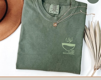 Camiseta "Relájate y toma un matcha", camisa de matcha, regalo para amantes del matcha, regalo de té matcha, camiseta de matcha latte, camiseta Comfort Colors, estética matcha