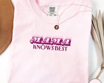 Maglietta per la gravidanza Comfort Colors®, Maglietta per l'annuncio della gravidanza Mama Knows Best, Maglietta per la futura mamma, Maglietta premaman per la futura mamma