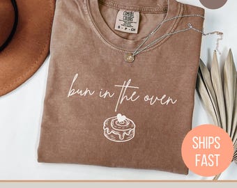 Brötchen im Ofen Schwangerschaft offenbaren Comfort Colors® Shirt