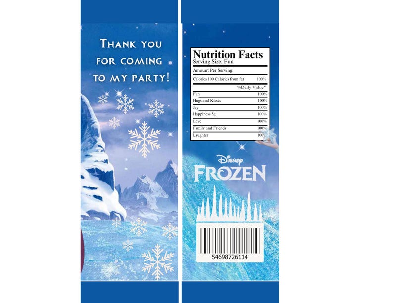 Puede incluir: Una bolsa de fiesta azul y blanca con tem&aacute;tica de Frozen. La parte delantera de la bolsa presenta una escena de monta&ntilde;a con copos de nieve y el texto "&iexcl;Gracias por venir a mi fiesta!" La parte posterior de la bolsa tiene una etiqueta de informaci&oacute;n nutricional con el logotipo de Disney Frozen y un c&oacute;digo de barras.