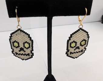 Handmade Beaded earrings. Skull design 24034