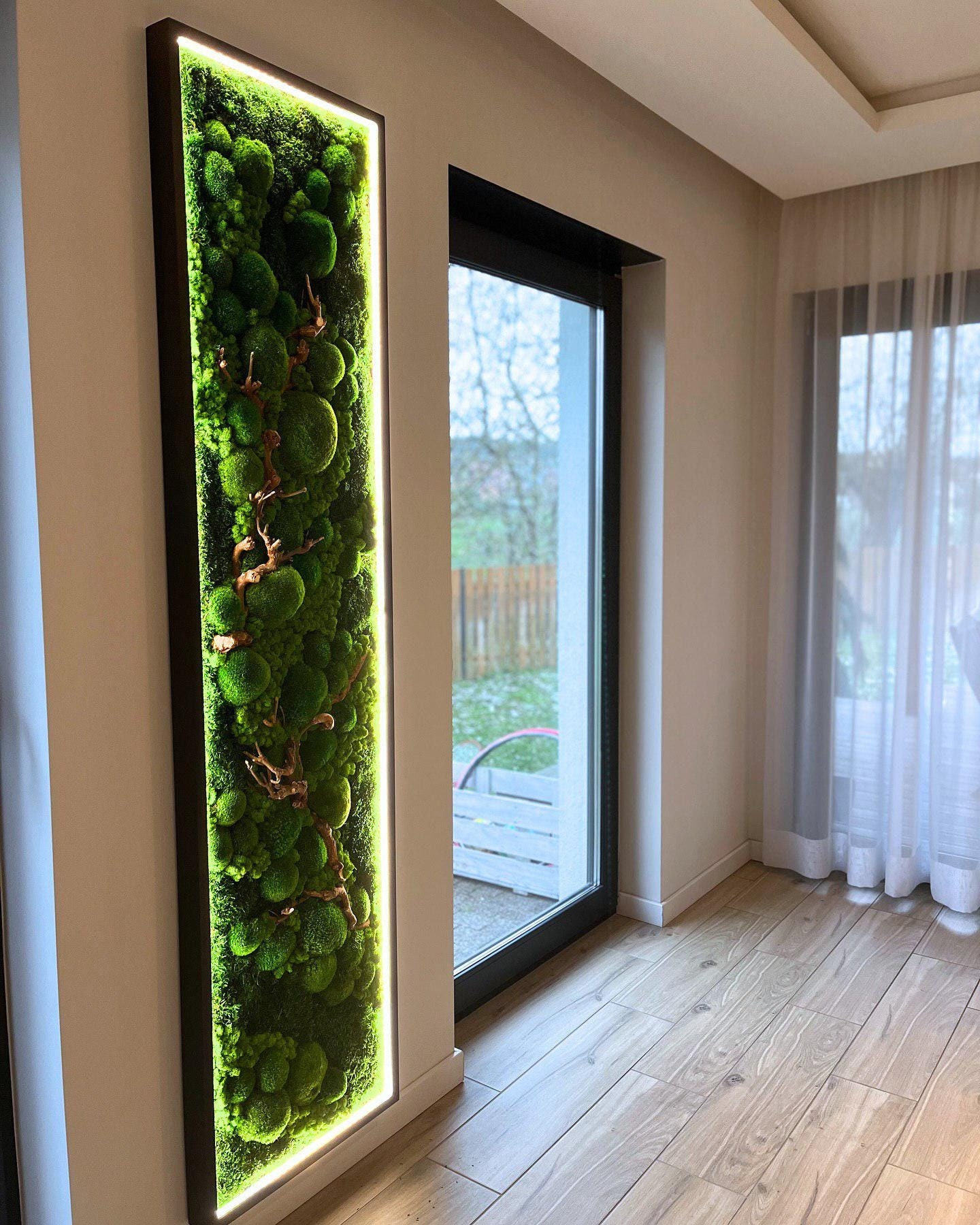 Leuchtende Rentier Moos Wand Kunst mit Zweigen | Sondergrößen, Holzrahmen & LED-Hintergrundbeleuchtung