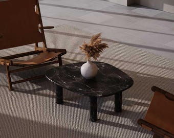 照明付きピンクオニキスコーヒーテーブル：エレガントなリビングルーム