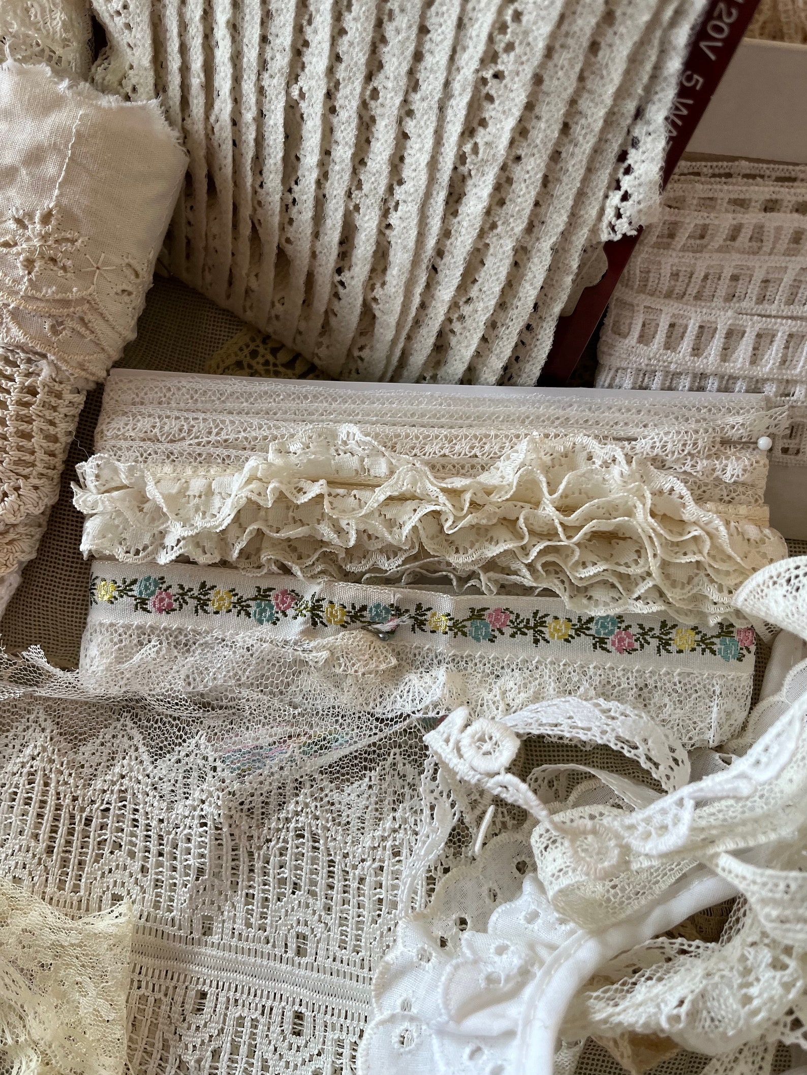 50 Yard Lot Assorted White Scalloped Lace Trim – Vintage Sewing & Scrapbook Trim