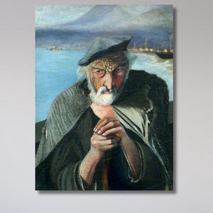 Può includere: Stampa su tela incorniciata di un dipinto a olio raffigurante un uomo anziano con barba bianca e cappello, che tiene un bastone di legno. Lo sfondo mostra un paesaggio costiero con cielo e mare blu.