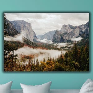 Nebliger Wald Yosemite Valley Nationalpark Leinwanddruck, Yosemite Valley Bergdruck, Naturbäume Plakatkunst, Yosemite Landschaft Wandkunst