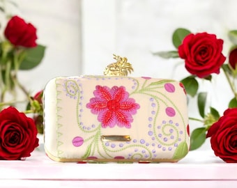 Floral Embroidered Clutch Bag: Handmade Beige Shoulder Bag with Pineapple Clasp