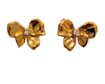 18K Gold Plated Flower Stud Earrings: Hypoallergenic Floral Jewelry