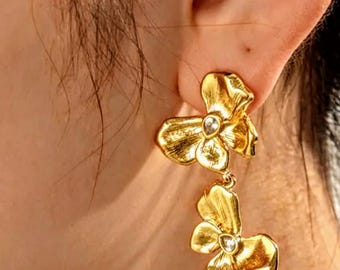 Romantic Flower Gold-Plated Earrings: Elegant Floral Jewelry