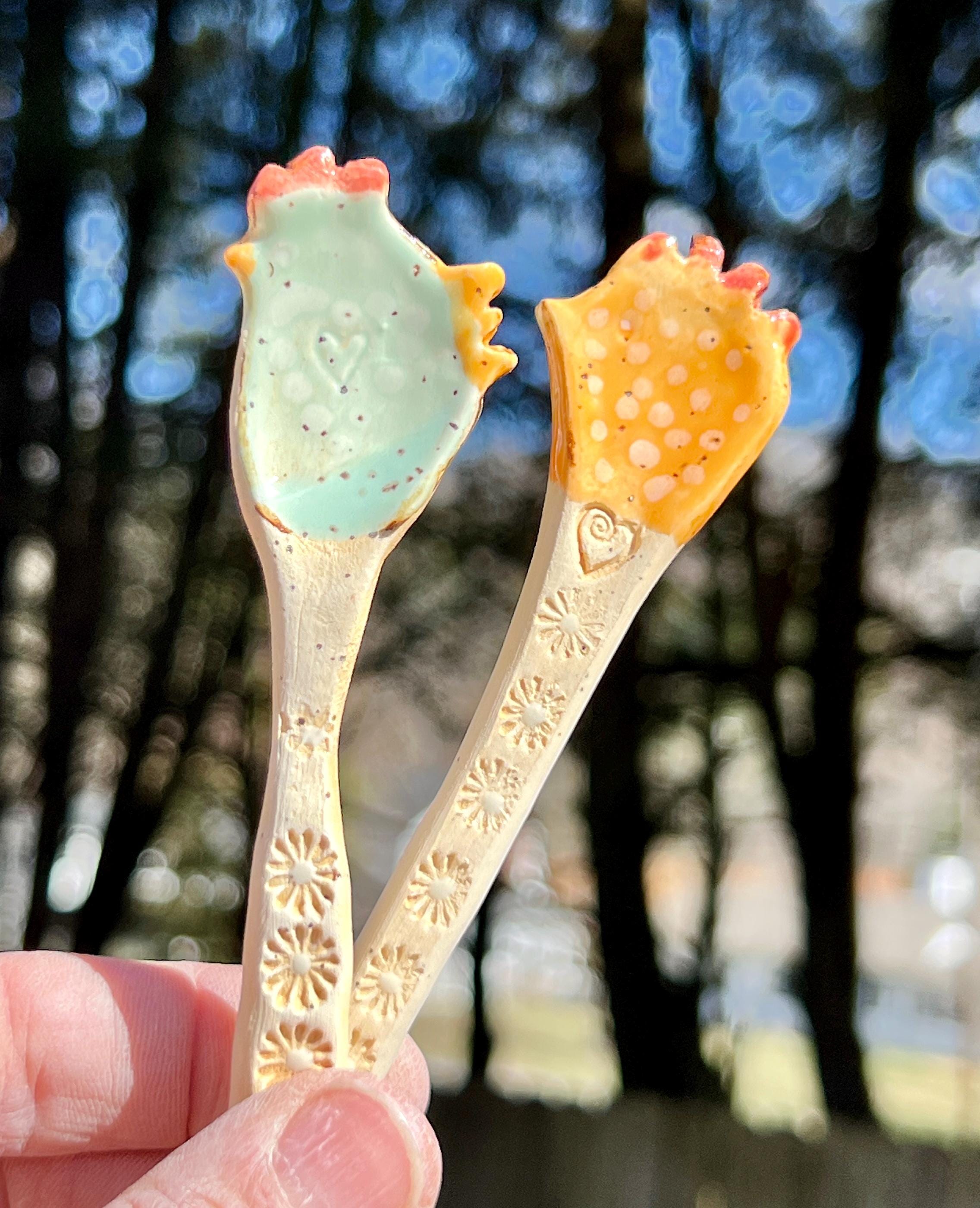 陶器製マドラー/スプーン ~ 鶏 / チキン ~ アクア、オレンジ