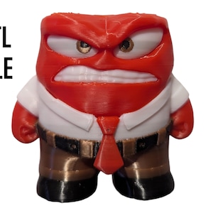 Può includere: Una statuetta stampata in 3D del personaggio Rabbia del film Inside Out. La statuetta è rossa con una camicia bianca, pantaloni marroni e una cravatta rossa. Il personaggio ha le sopracciglia aggrottate e un'espressione severa.