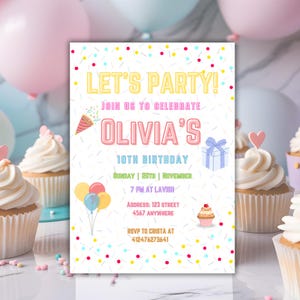 Op de afbeelding: Een kleurrijke verjaardagsuitnodiging met confetti-sprinkels en een roze en witte banner met de tekst "Let's Party!" en "Olivia's 10th Birthday". De uitnodiging bevat details voor het feest, inclusief de datum, tijd, locatie en RSVP-informatie.