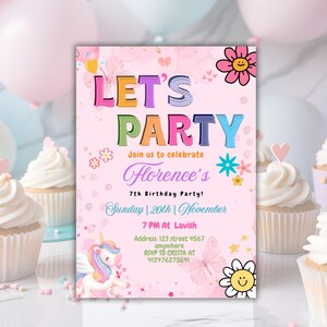 Op de afbeelding: Een roze verjaardagsfeestuitnodiging met de woorden "LET'S PARTY" in kleurrijke letters. De uitnodiging bevat de tekst "Join us to celebrate Florence's 7th Birthday Party!" en evenementdetails. Een eenhoorn en bloemen versieren de uitnodiging.