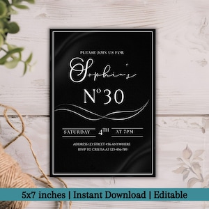 Peut inclure: Une carte d'invitation noire et blanche avec le texte "Sophia's N°30". La carte comprend la date, l'heure et les informations RSVP. La carte mesure 12,7 x 17,8 cm et est un téléchargement instantané.