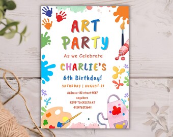 Può includere: Un colorato invito per una festa d'arte con il testo "ART PARTY" e "Charlie's 6th Birthday!". L'invito include schizzi di vernice, impronte di mani e una tavolozza. Dimensioni: 12,7 x 17,8 cm.