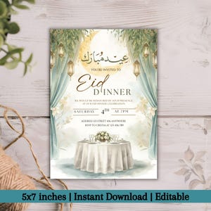 Puede incluir: Invitación a una cena de Eid con un diseño de luna creciente y linternas. El texto está en inglés y árabe. La invitación mide 12,7 x 17,78 cm e incluye la fecha, la hora y los detalles de RSVP.