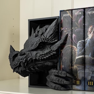 May include: Black dragon bookends with a detailed, textured design. The dragon's head is peeking out from behind a set of four books with the word "FESTA" on the spines. The books are numbered II, III, and IV.