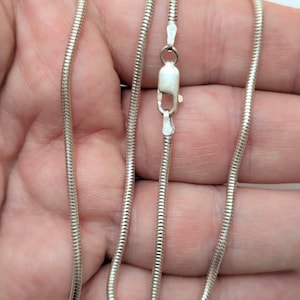 Colar de prata esterlina com corrente de cobra de 2 mm e 15 polegadas com fecho de lagosta